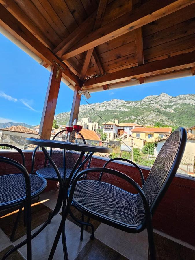 Castle - Inside,Voga Guesthause Hotel Kruja Kültér fotó
