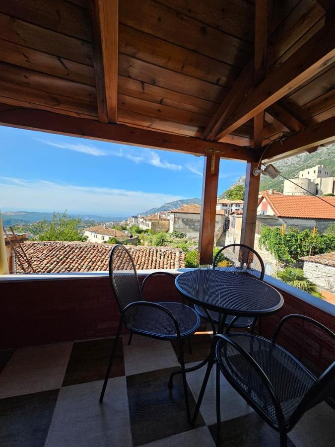 Castle - Inside,Voga Guesthause Hotel Kruja Kültér fotó