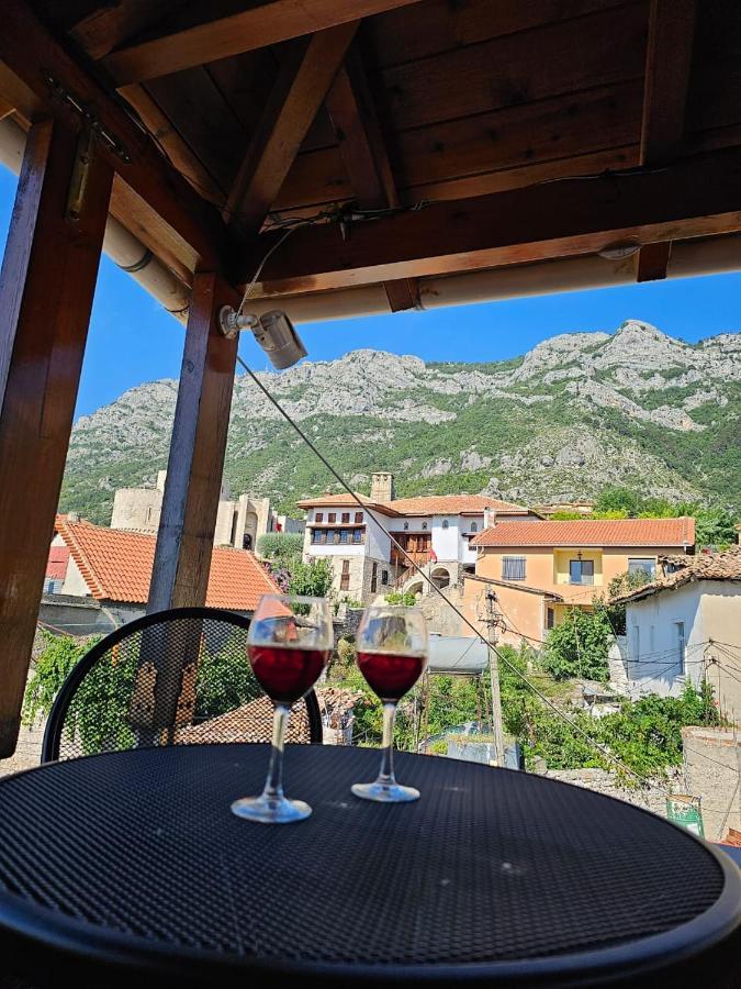 Castle - Inside,Voga Guesthause Hotel Kruja Kültér fotó