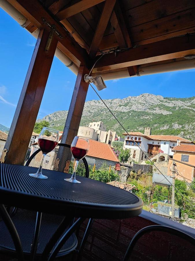 Castle - Inside,Voga Guesthause Hotel Kruja Kültér fotó